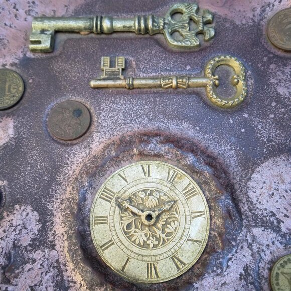 Vintage MCM Hayden Lewis Steampunky Coins & Keys Large Ashtray/Catchall dish - Picture 4 of 12